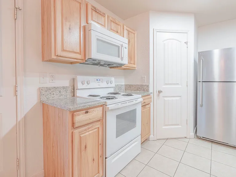 1015 Twin Deer Ln — Photo 8