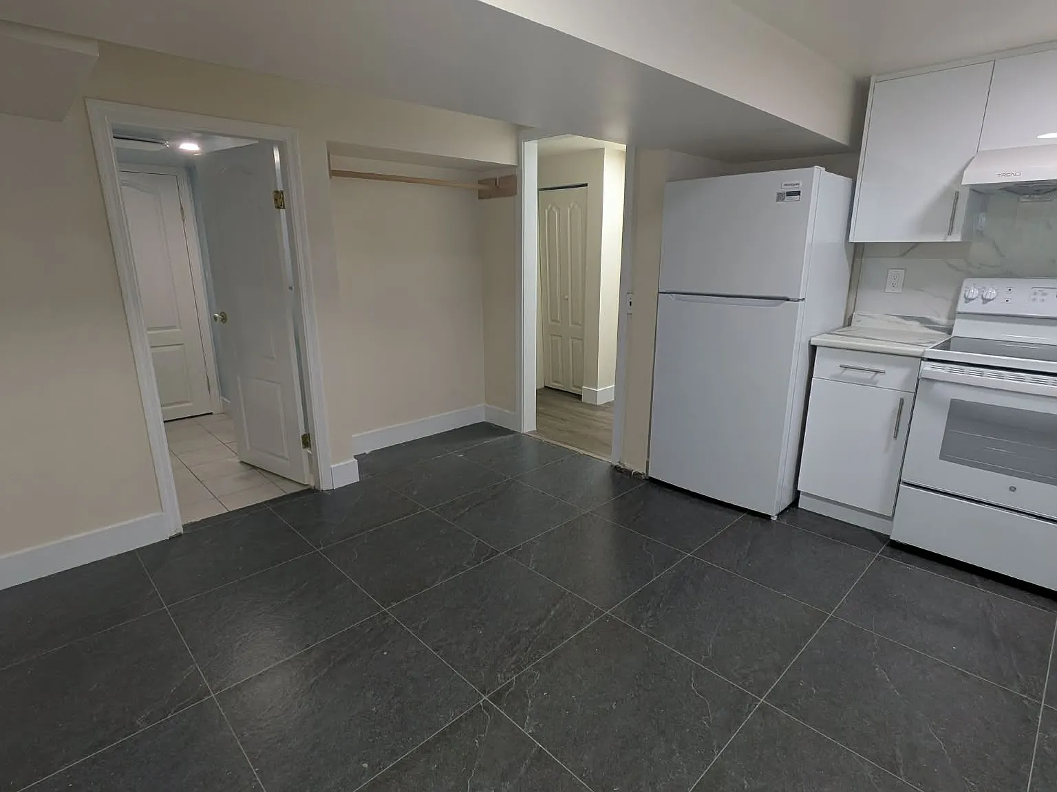 2 bed, 700 sqft, $2,000 — Photo 2