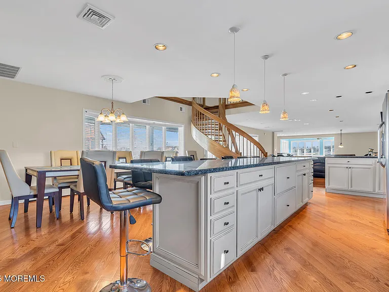 115 N Ocean Ave — Photo 35