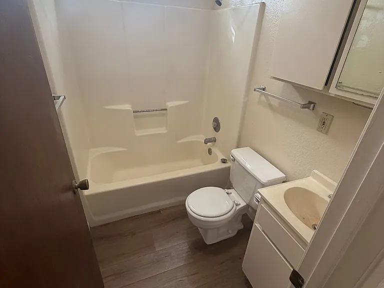5296 Traffic Way — Photo 12