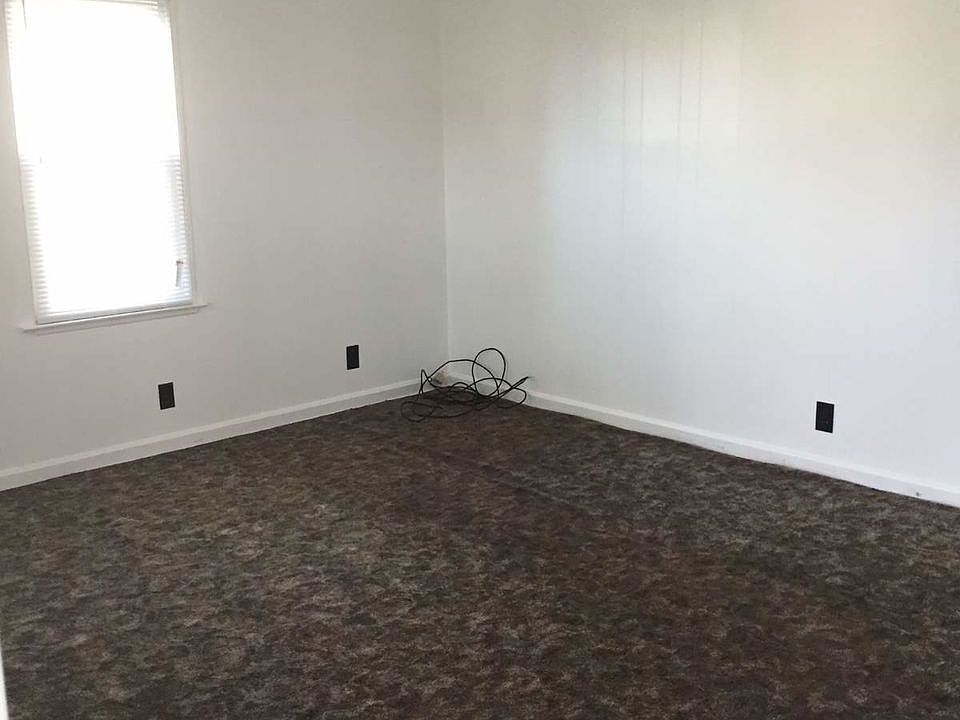 2nd image of 614 Center Ave