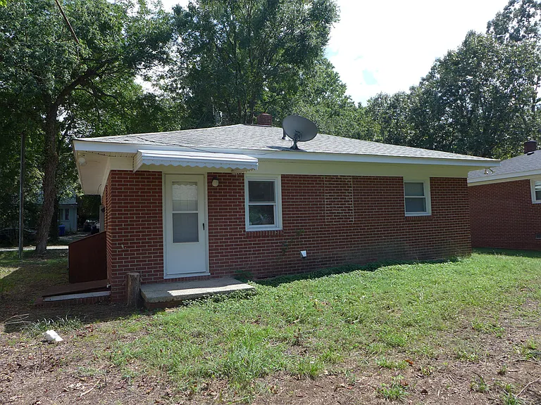 111 Isley St — Photo 12