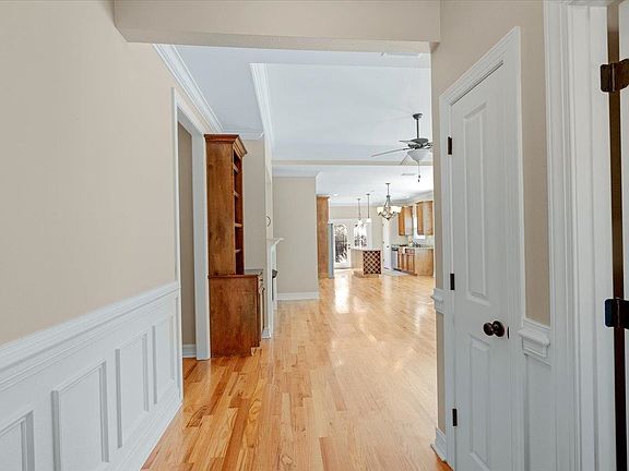 4th image of 2605 Farragut Way
