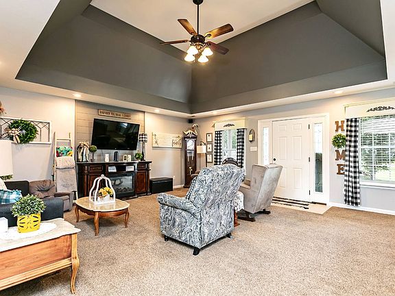 3rd image of 169 Heartland Dr