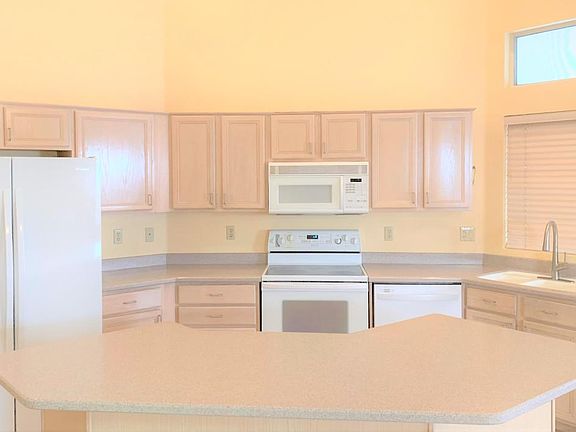 3rd image of 694 N Longmore St