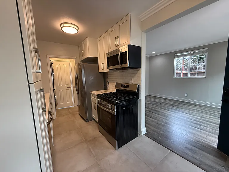 2123 S Orange Dr #4 — Photo 7