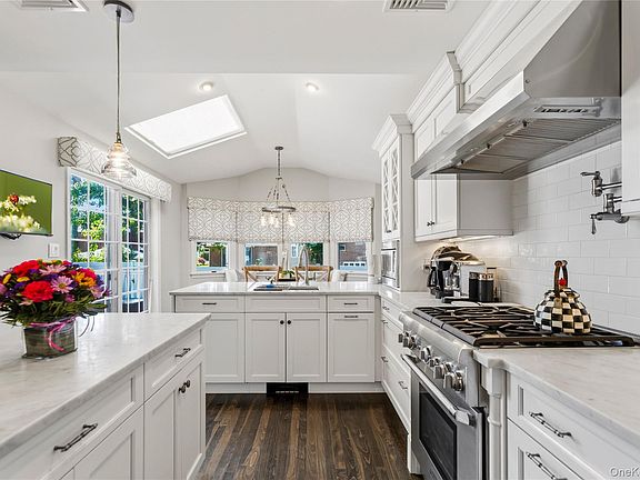 3rd image of 33 Birchwood Park Drive
