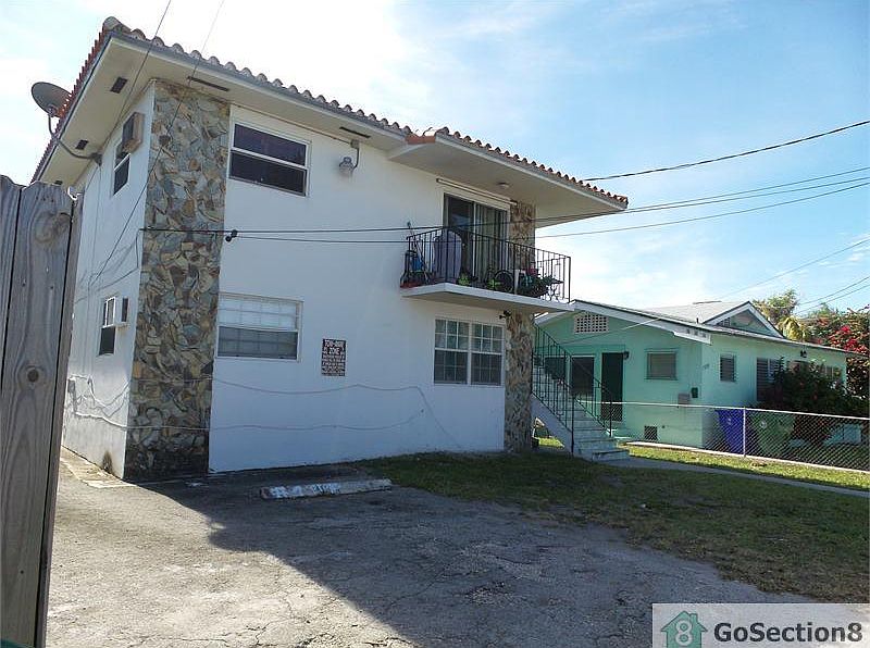 2nd image of 1646 NW 2nd St APT 2