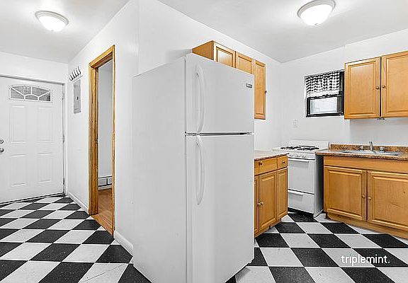 3rd image of 95 Clay St #3H