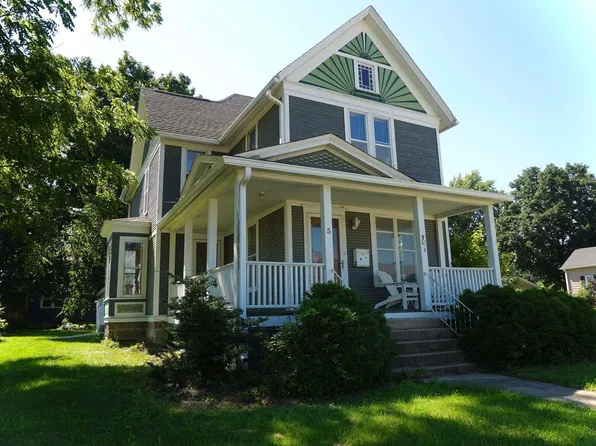 502 4th St SW, Waverly, IA 50677