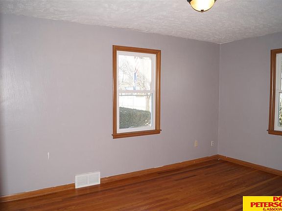 4th image of 1550 N D St