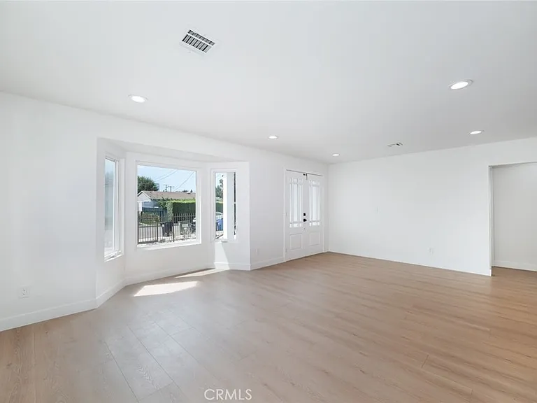 15147 Otsego St — Photo 8