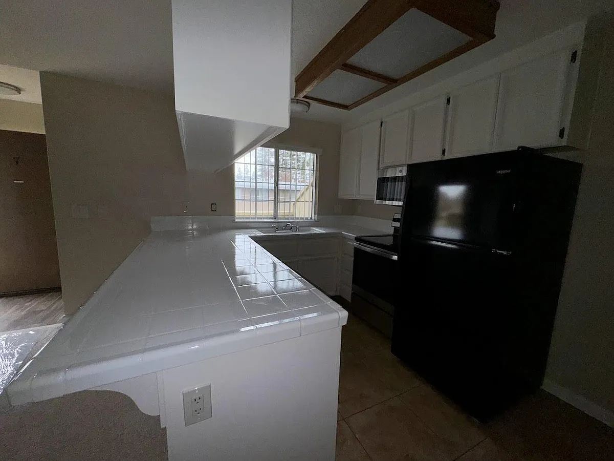 Building Photo - 1320 Lexington Dr #7