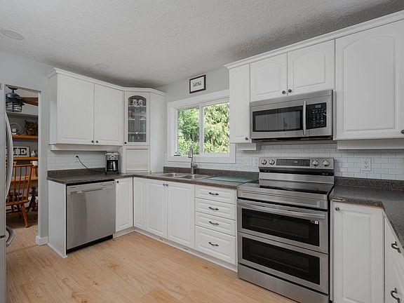 4th image of 7946 Southwind Dr