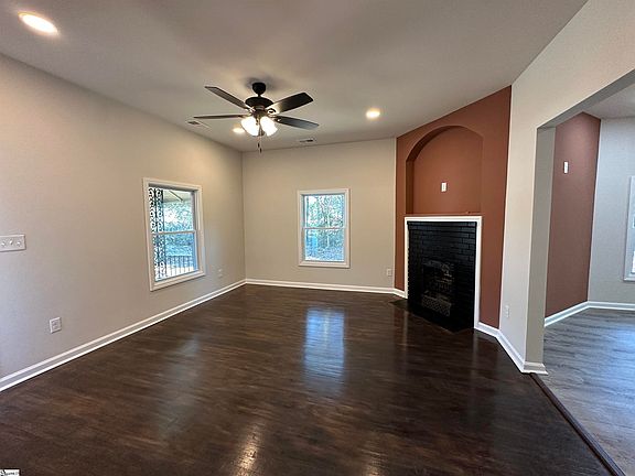 4th image of 122 Sunset Dr