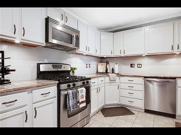 3rd image of 8522 Goodman St