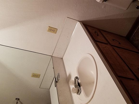 5th image of 3103 Clinkenbeard Dr APT D