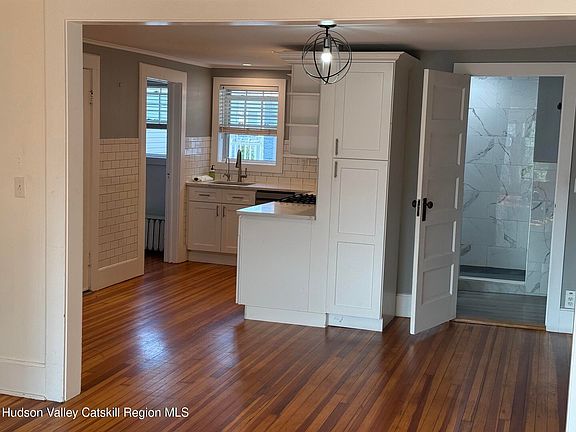 4th image of 502 Warren St