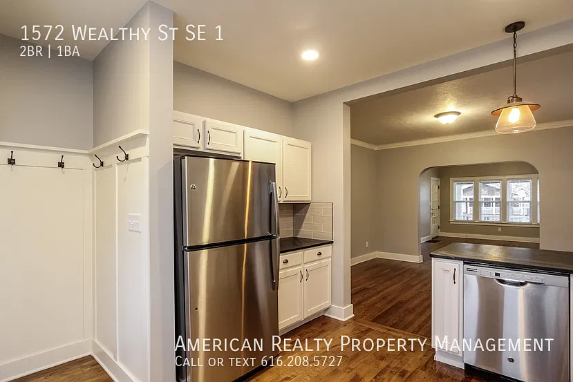 1572 Wealthy St SE — Photo 4