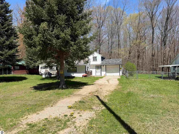5644 Loranger Dr, Lake, MI 48632
