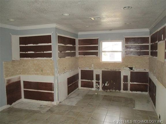 3rd image of 700 Lampton Ln