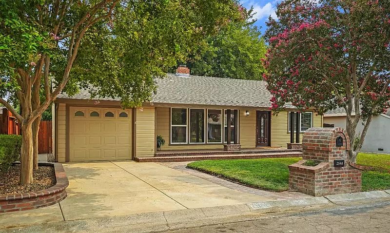1st image of 2548 Catalina Dr