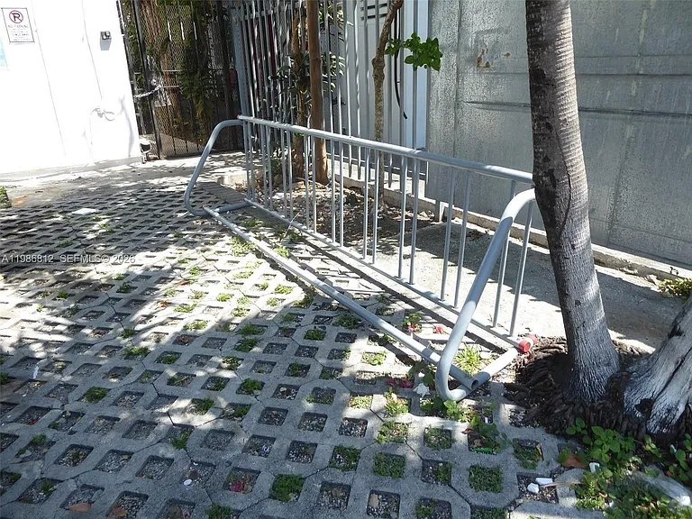 1000 7th St #10 — Photo 24