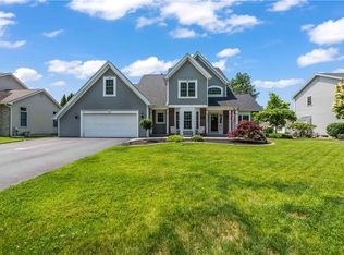 203 Torrey Pine Dr, Rochester, NY 14612