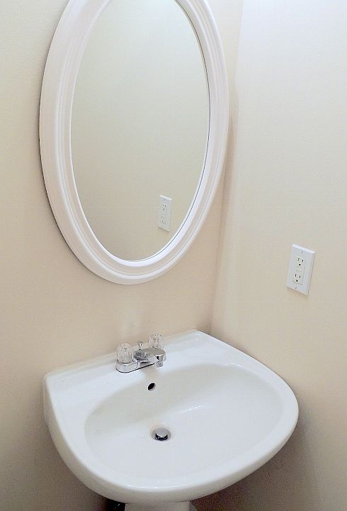 1st image of 375 Oak Hill Cir