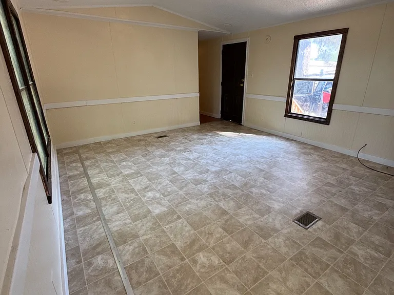 115 Hane Cir — Photo 2