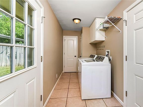 3rd image of 206 19th Ave N