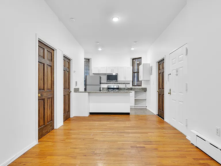 858 9th Ave #4R — Photo 4