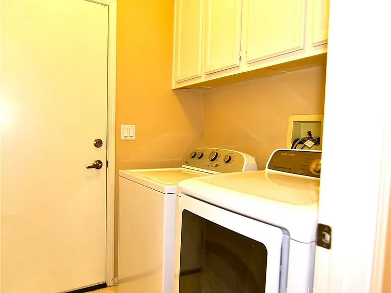 2090 Villa Del Lago Dr #B — Photo 9
