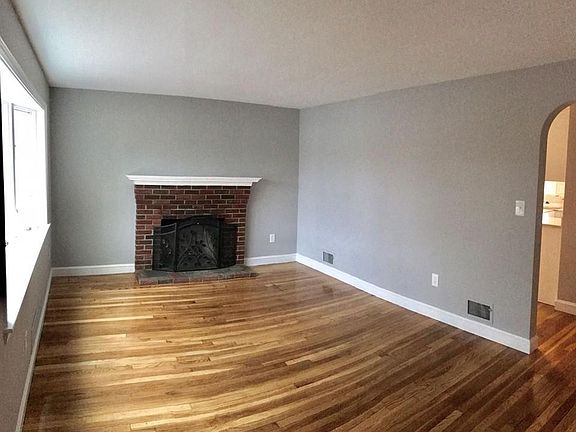 4th image of 31 Briar Hill Dr