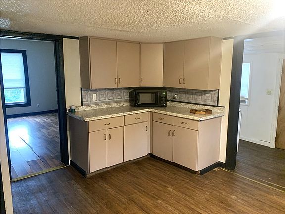 5th image of 10 Cedar St