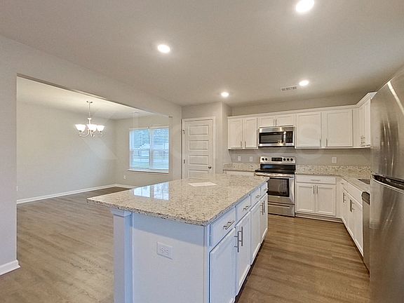 4th image of 101 Paper Birch Dr