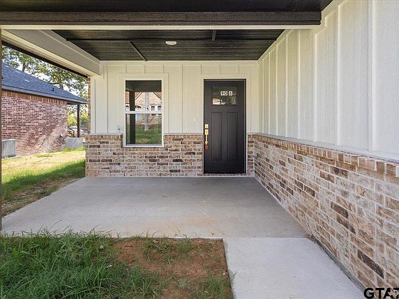 3rd image of 908 Nell Ave