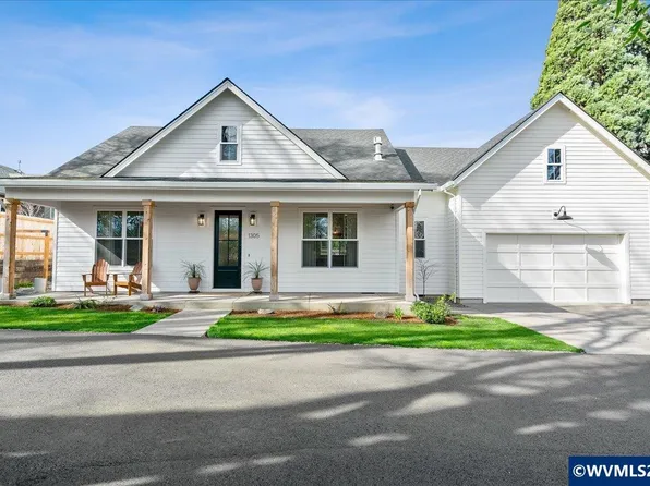 1305 Uff Da St, Silverton, OR 97381