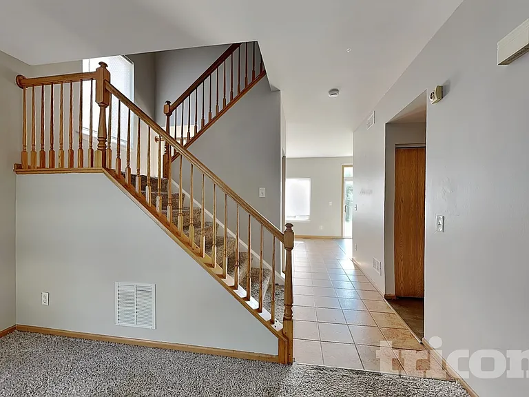 719 S Bayles Dr — Photo 3