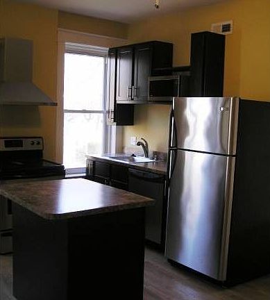 3rd image of 4102 Botanical Ave