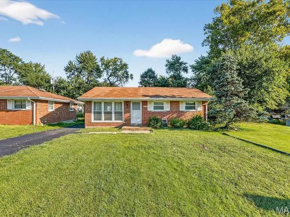 1201 Senate Dr, Saint Louis, MO 63138