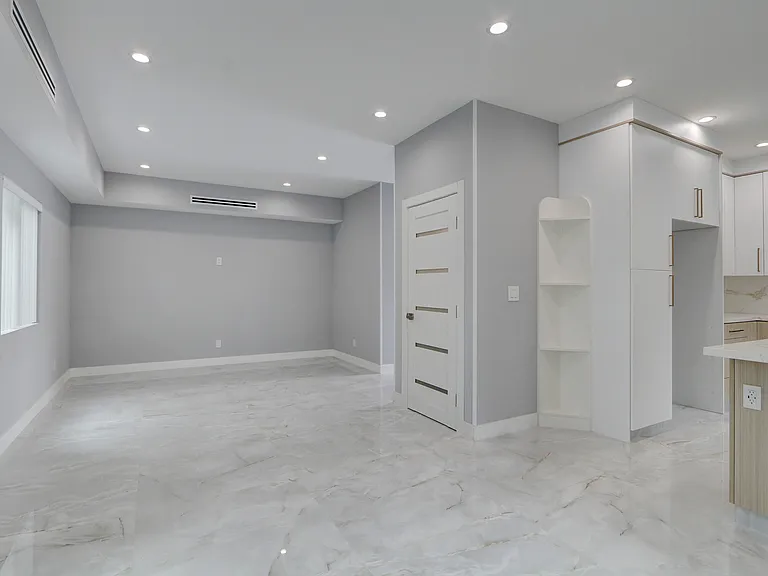 7744 Ostrom Ave — Photo 16