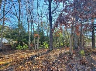 32 Mantell Rd, Uxbridge, MA 01569