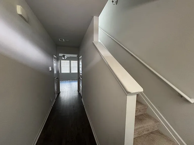 430 Whitby St — Photo 9