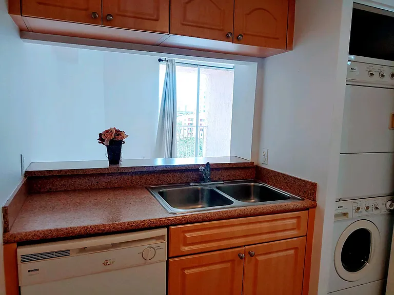 102 SW 6th Ave #610 — Photo 3