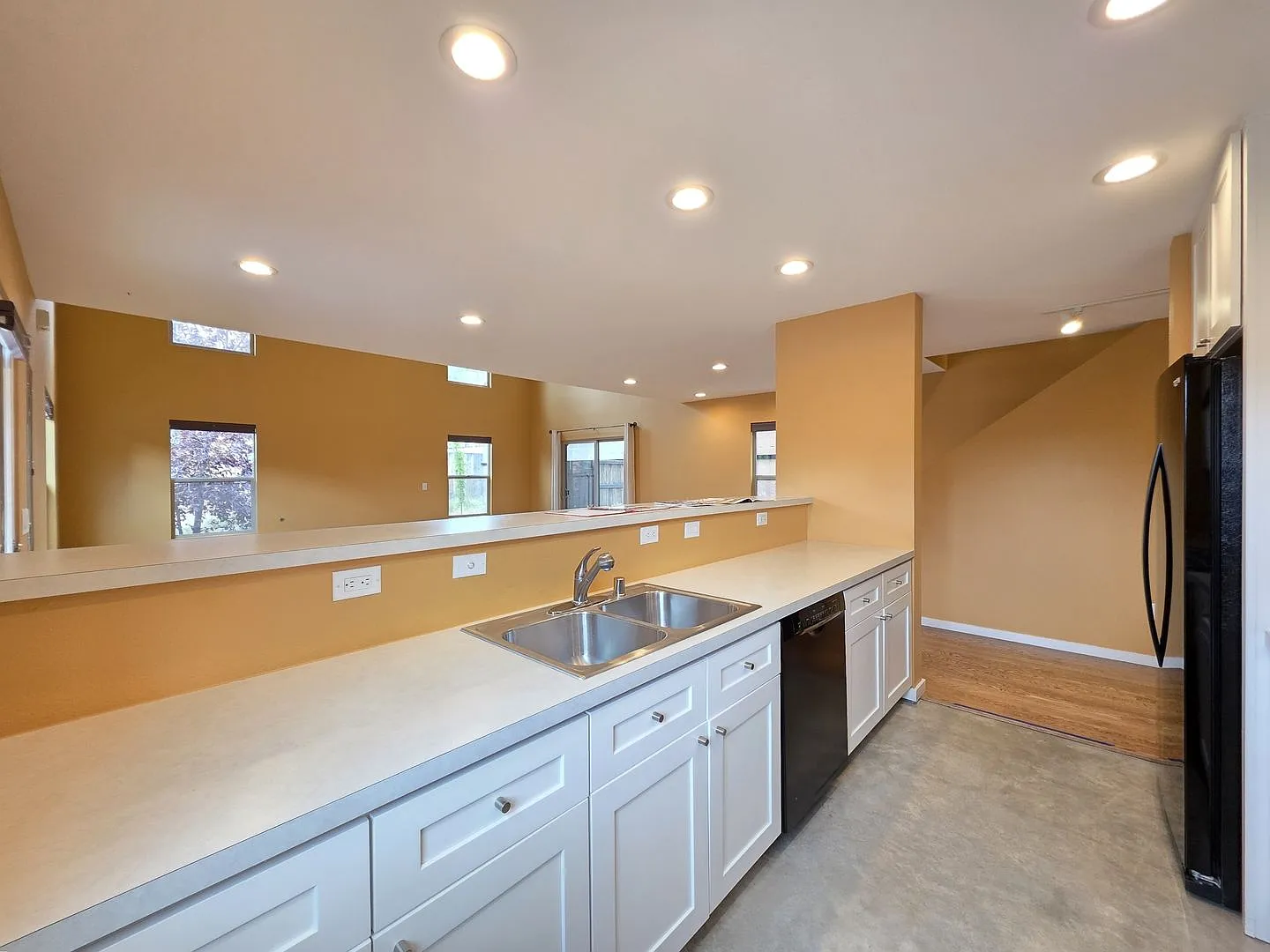 2180 W Alameda St — Photo 4