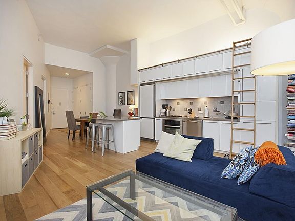 3rd image of 2728 Thomson Ave Unit 121