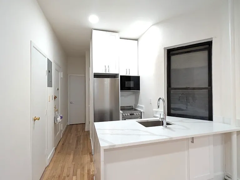 410 E 75th St #2C — Photo 1