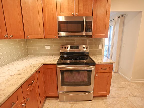 4th image of 1049 Colony Lake Dr