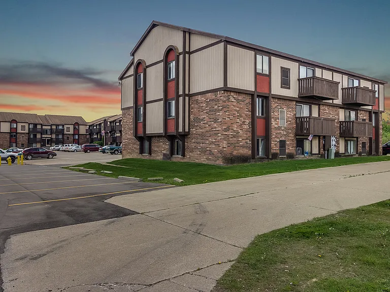 55 Suzanne Dr — Photo 70